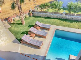 Alexandros Villa