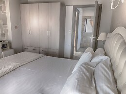 Alexandros Villa
