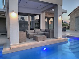 Alexandros Villa