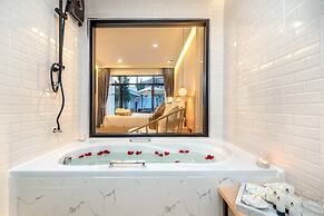 Ai Pai Hotel
