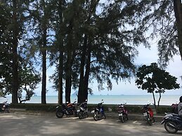 Maneetel Krabi Beachfront