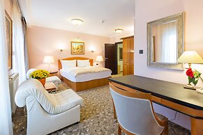 Sterling Hotel