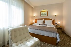 Sterling Hotel