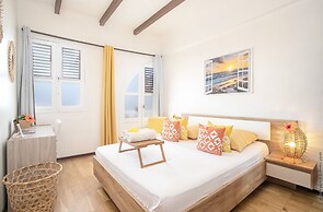 Foyal Suites