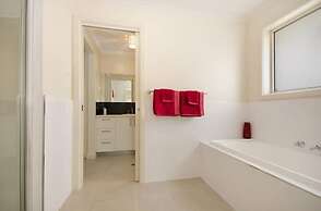 Fringe Apartments