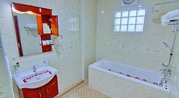 Myat Nan Yone Hotel