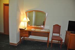 West Hotel
