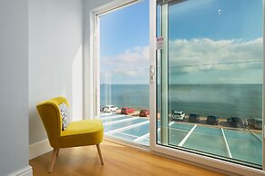 Channel View Hotel