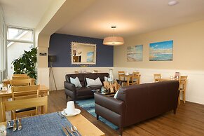 Channel View Hotel