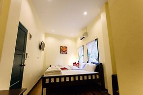 Srisomboon Hostel