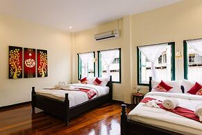 Srisomboon Hostel