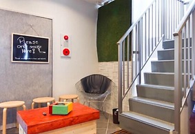 Galaxy Apartment