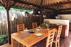 Cili Emas Oceanside Resort