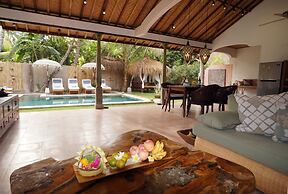 Cili Emas Oceanside Resort