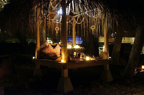 Cili Emas Oceanside Resort
