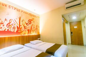 Front One Hotel Purwodadi