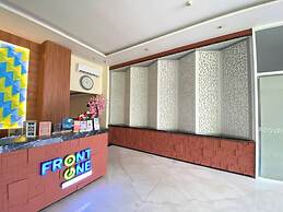 Front One Hotel Purwodadi