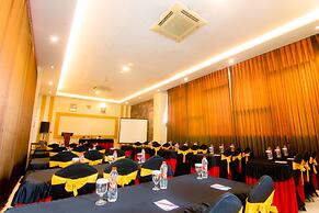 Front One Hotel Purwodadi