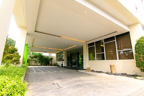 Front One Hotel Purwodadi