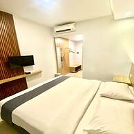 Front One Hotel Purwodadi