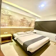 Front One Hotel Purwodadi