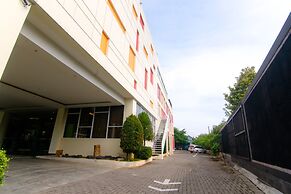 Front One Hotel Purwodadi