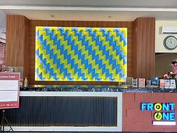 Front One Hotel Purwodadi