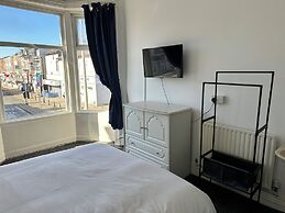 Avari Beach Hotel