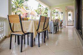 Tiptone Hotel