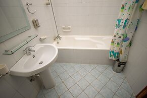 Hibis Hotel