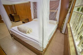 Hibis Hotel