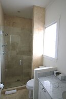 The Sandpiper Inn & Cottages
