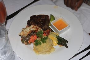 The Sandpiper Inn & Cottages
