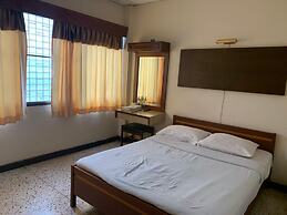 Petch Pailyn Hotel