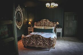 Le Petit Chateau & William de Percy