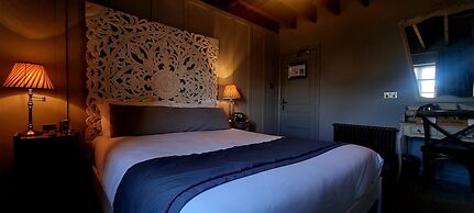 Le Petit Chateau & William de Percy