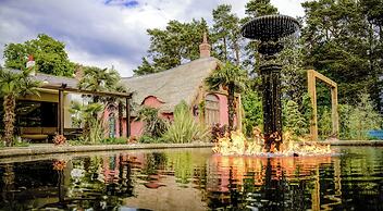Le Petit Chateau & William de Percy