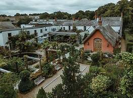 Le Petit Chateau & William de Percy