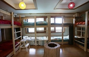 Moncher Guesthouse - Hostel