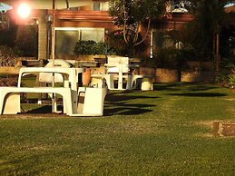 Lake Edge Holiday Units