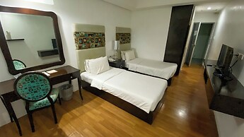 Queen Margarette Hotel - Downtown