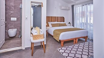 Maya Bistro Hotel Beach