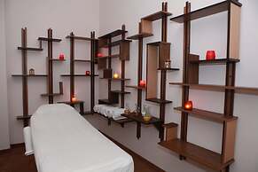 Kecharis Hotel & Resort