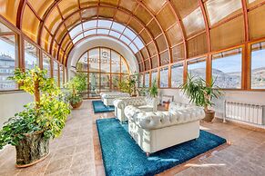 Kecharis Hotel & Resort