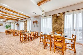 Kecharis Hotel & Resort