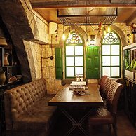 Kecharis Hotel & Resort