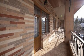 Kecharis Hotel & Resort