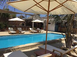 Baja Canoas Hotel