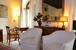 TRIBUNO Grand Canal
