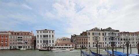 TRIBUNO Grand Canal